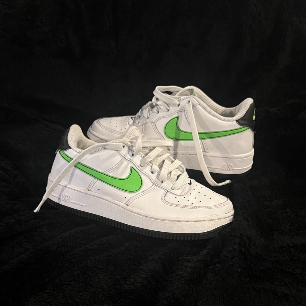Nike Air Force 1 White and Green Sneakers